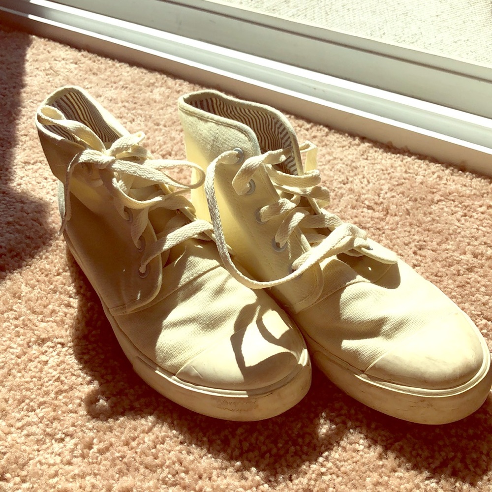 Cream Bangs sneakers.